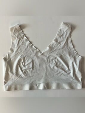 F.I.T. Figure Improving Technology Wireless White V-Neck Seamless Bralette Mediu